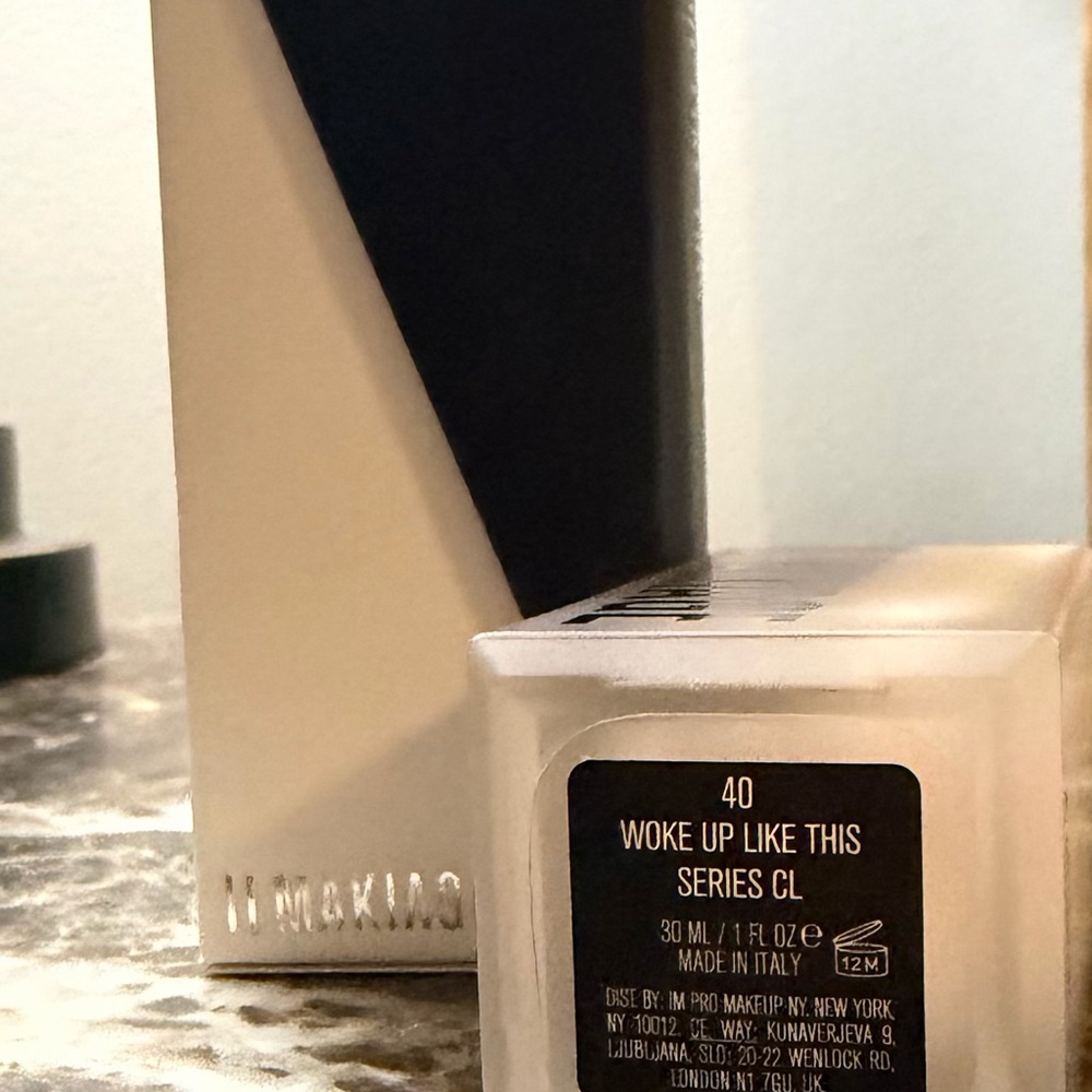IL MAKIAGE Foundation Bottle - Light Beige - Picture 2 of 4